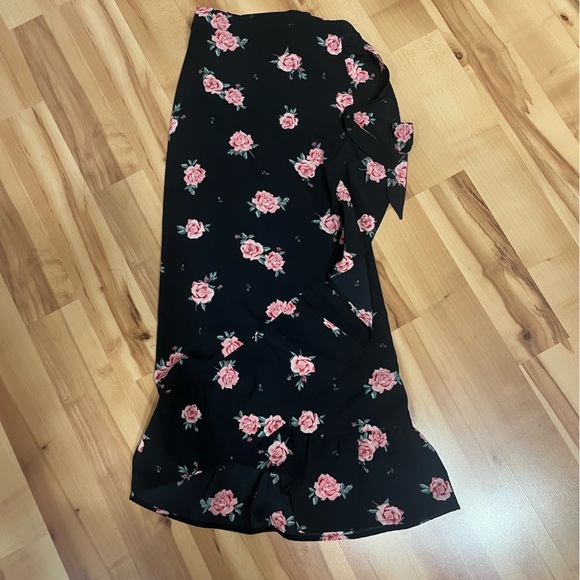 H&M Wrap Skirt - Picture 4 of 6